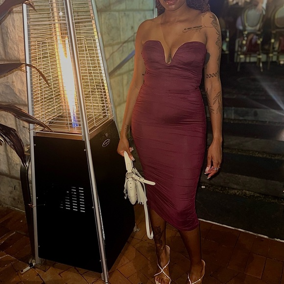 OH POLLY - SERAPHINA Ruched Strapless Midaxi in Plum - Picture 2 of 4